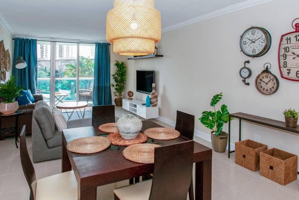 Beautiful Apartment Steps Away From The Beach Маями Бийч Екстериор снимка