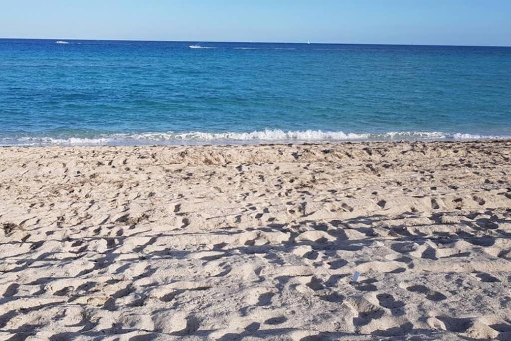 Beautiful Apartment Steps Away From The Beach Маями Бийч Екстериор снимка